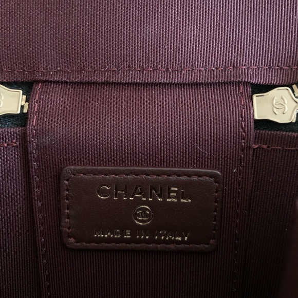 SOLD - Chanel Mini Vanity with Chain - Picture 9 of 12